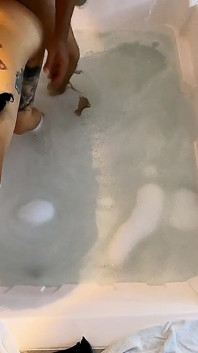 在按摩浴缸里做爱 3