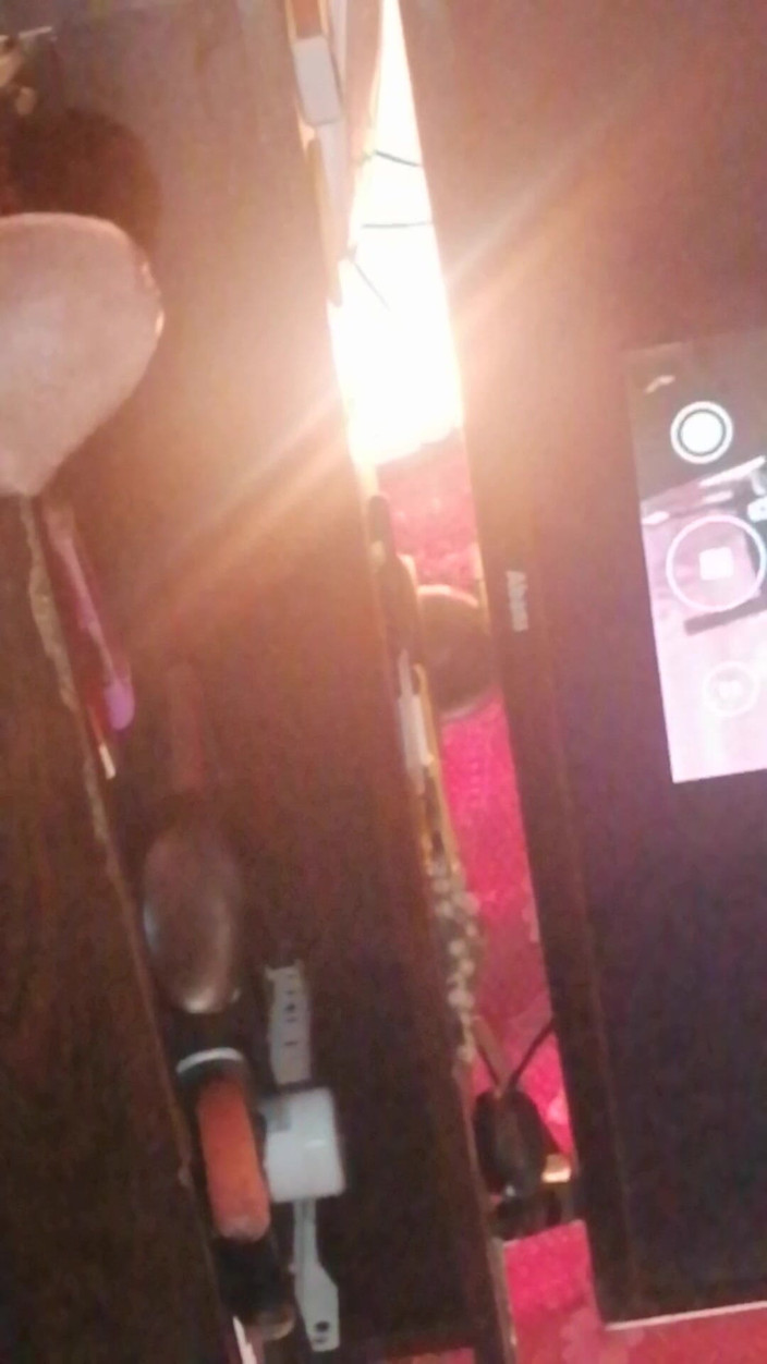 Tina Baby: Moje služka má zajímavé návyky při kouření