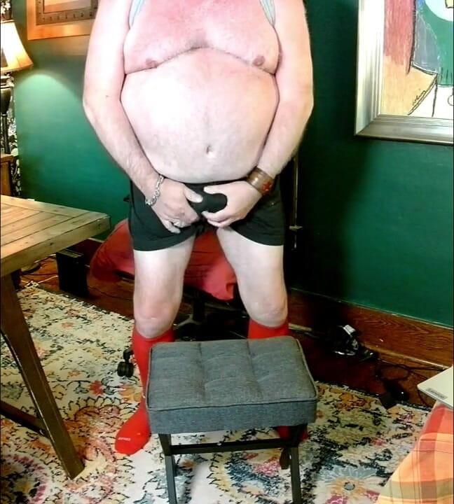 beardaddychub: Beardaddychub ชักว่าวในถุงเท้าสีแดงยาวและจ็อกสีแดง!