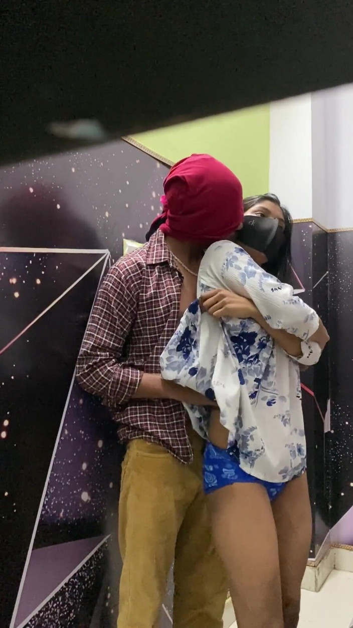 Bracing Safari 4: Teman wanita panas India bertemu di hotel dengan teman lelaki...