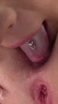 Geweldige schoonheidsbabes delen een enorme lul