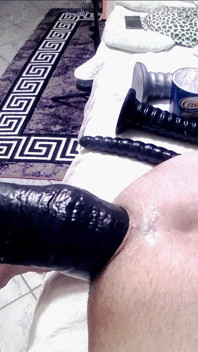 Dildo mostruosi e fisting sulla nuova altalena