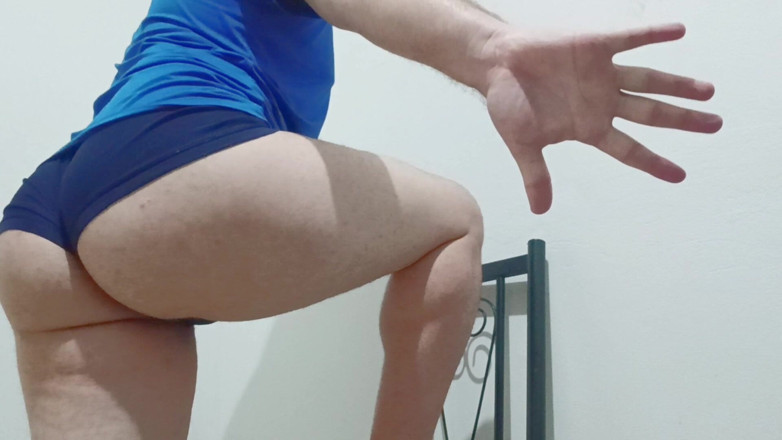 amateurbrazilian: Femboy odasında kilitli kalmış, canlı yayında titriyordu