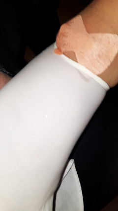 Mistress Meley: Latexglove footjob