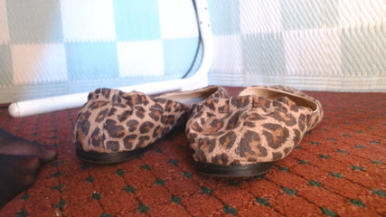 Abby Anna: 穿着黑色连裤袜的芭蕾舞公寓里的非常近距离的后视