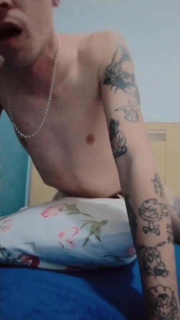 Olyvergay: Gay boy playing alone