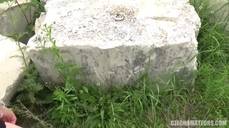 CzechAmateurs: Aficionados checos 109 mamada en la carretera