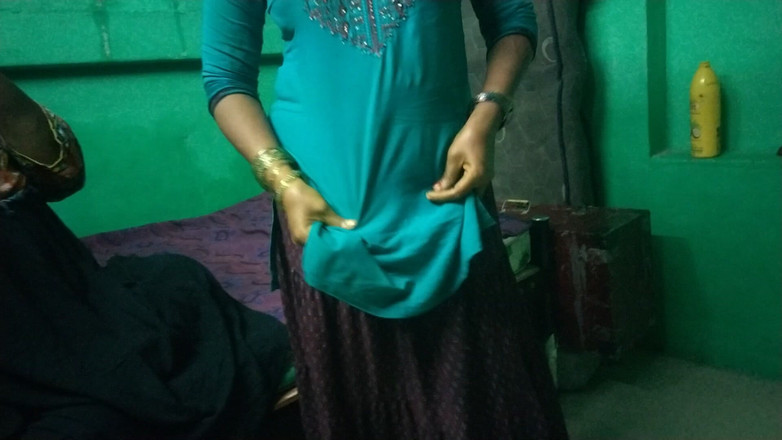 Tamil lesbian: Tři teta mluví v ložnici