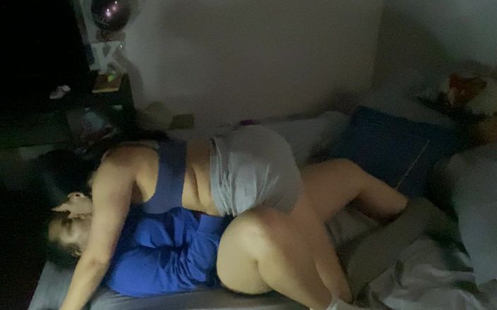 Zoe &amp; Melissa: Lésbica tesoura sexo antes de ir para a cama