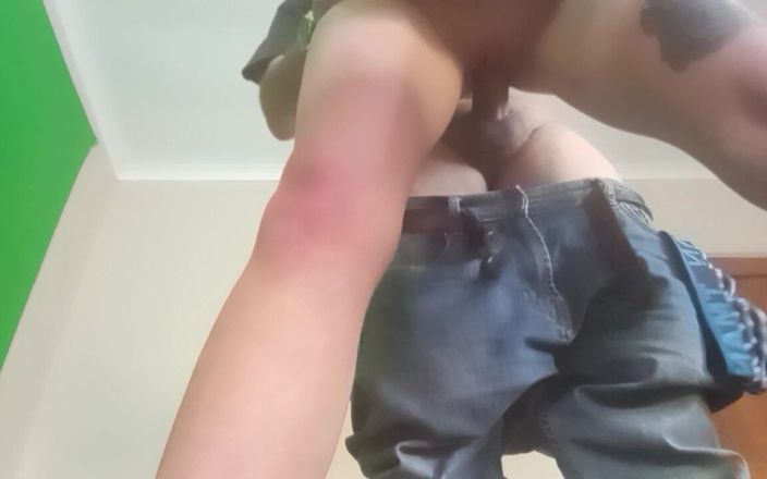 Bigjoefuckalott: Вид снизу во время траха в любительском видео