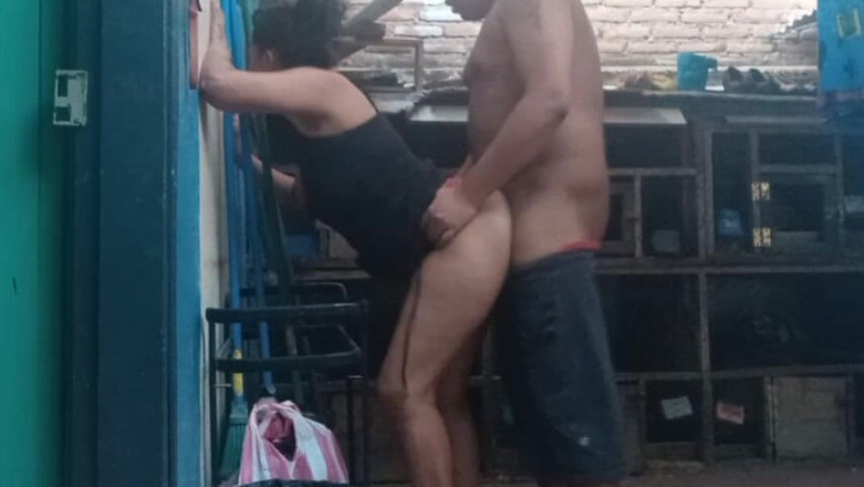 BigassMILF40: Madrastra india lavaba la ropa, no podía desverjar su delicioso...