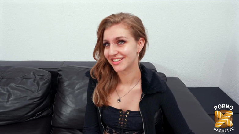 Porno Baguette: Selinah et Lena, deux filles sexy, partagent une grosse bite