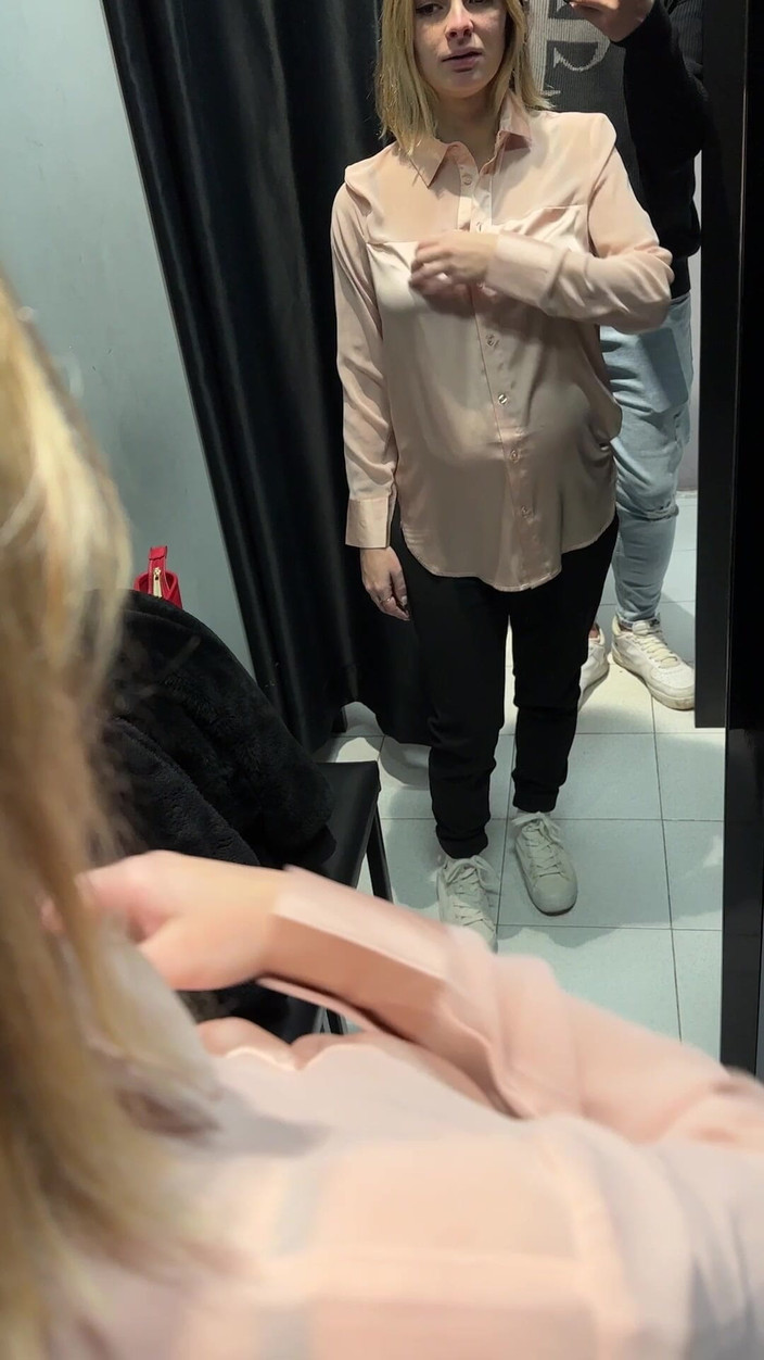 Tommy e Annika: J’achetais des vêtements, l’employée m’a espionné dans le vestiaire, et à...