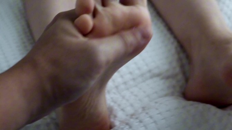 Alina Rai: Nevlastní syn dal své nevlastní matce masáž chodidel a vzrušil...