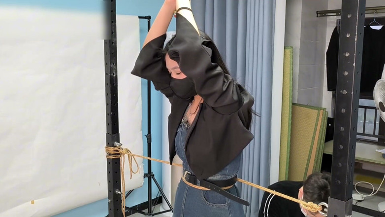 Asian bondage: My Girlfriend Is Fixed to a Metal Stand, Tickling Her