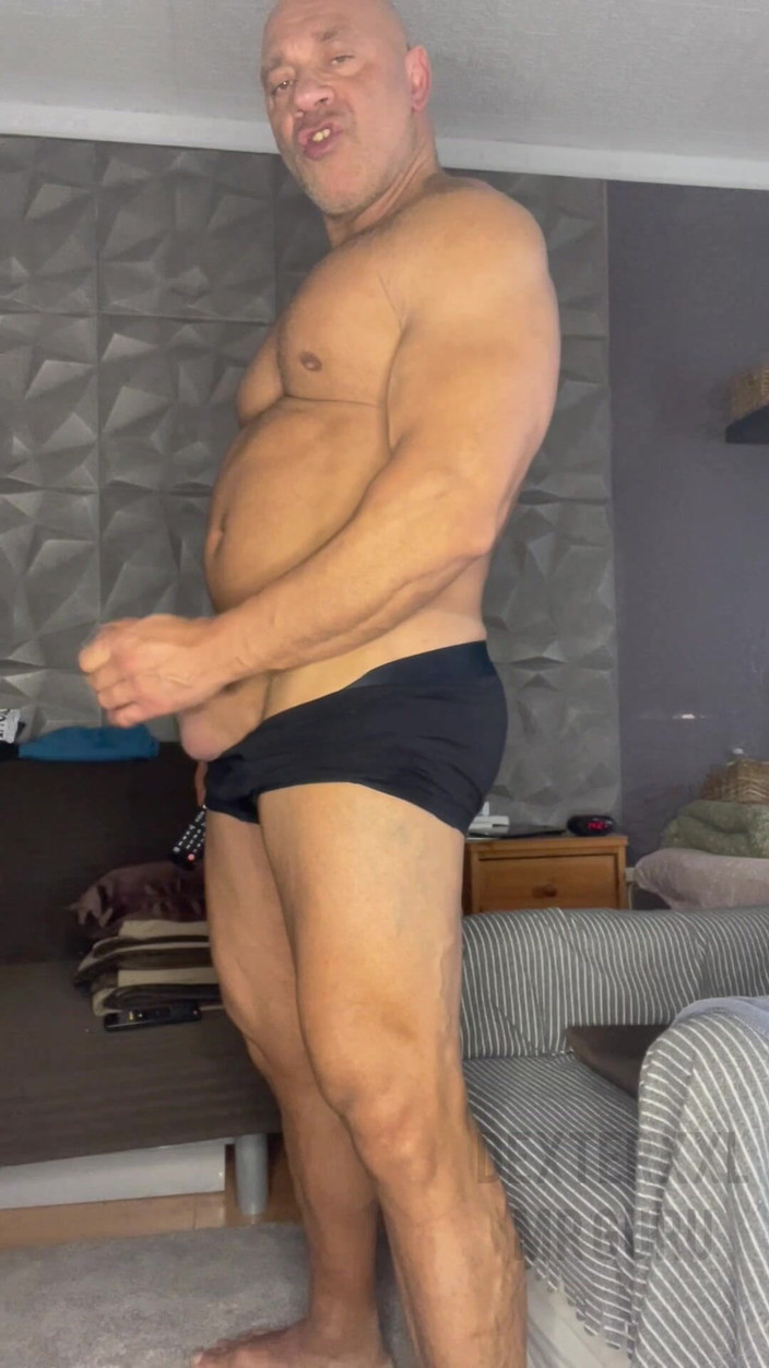 Mr. Guru: Unterwäsche wichst. Herr guru bodybuilder wichsen, wichsen von sperma