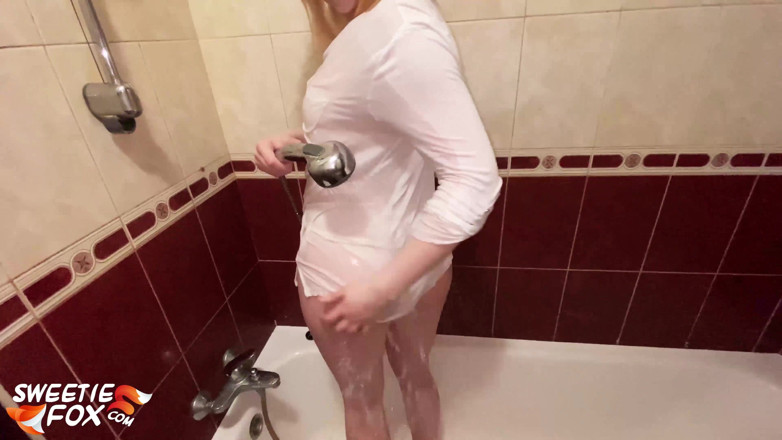 Sweetie Fox: Napalona laska w mokrej koszuli grać w cipkę i POV...