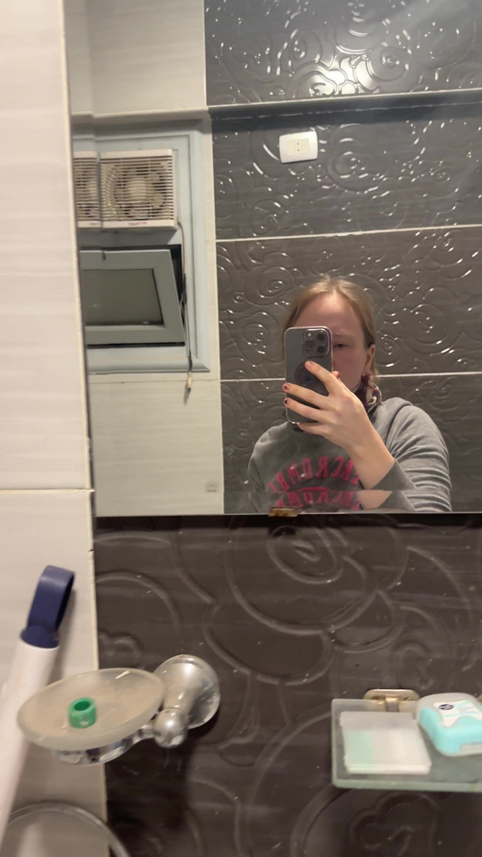 SweetLucy96: Бритва воткнулась мне в киску