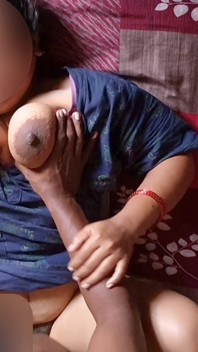 Kongkek bhabhi panas saya dalam pakaian malam dihisap tetek besarnya dijolok & pancut ke dalam pepeknya