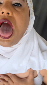 Une Pute Khatun En Hijab L’emmène À Baiser Hardcore