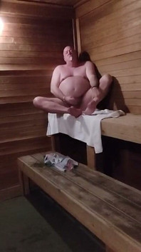 Beardaddychub Takes a Sauna