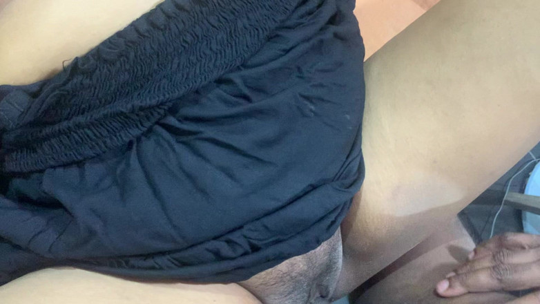 Nuragee: unhen supar hot larki pasand thi.