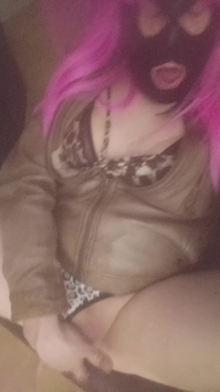 JujuTV: Sissy Tranny CD Shemale ukazuje její nadrženou šukací díru