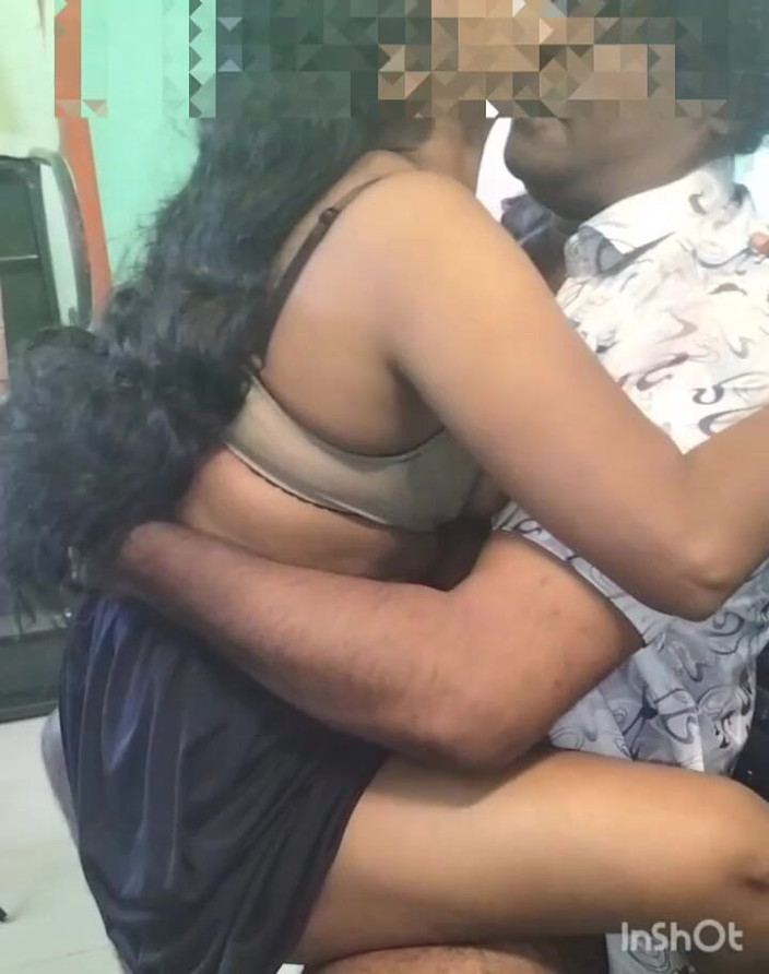 Funny couple porn studio: Тамільська дівчина їздить на кухні