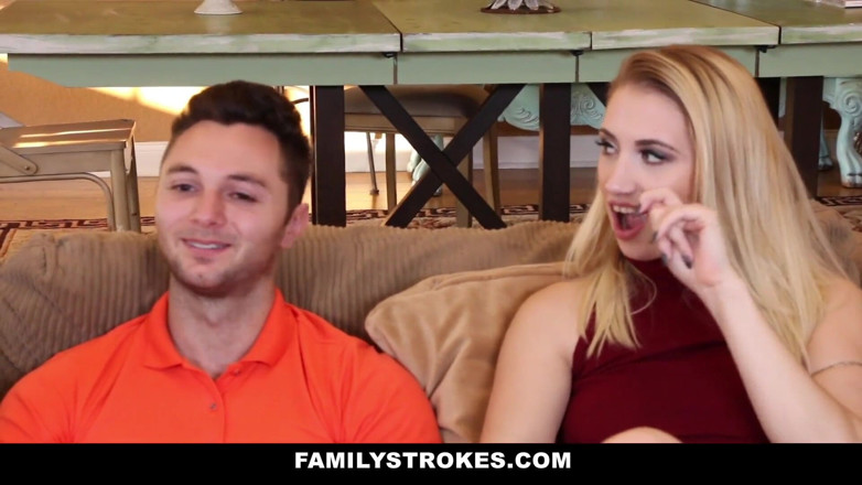 Family Strokes: 性感的金发女郎被秃头继父干