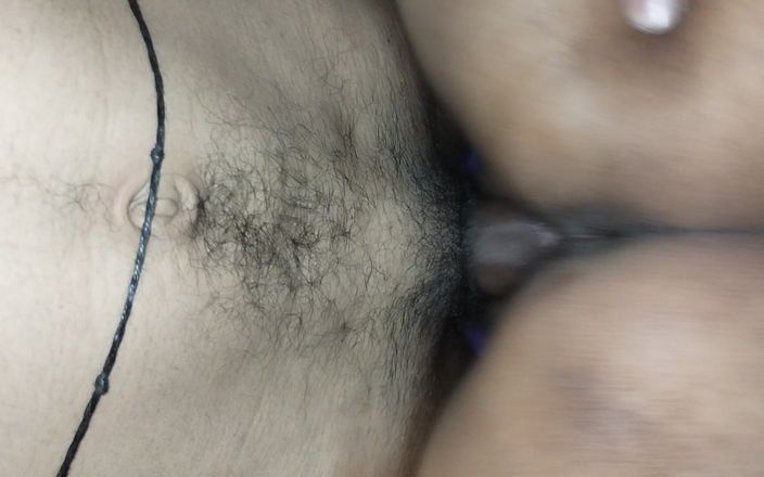 Divyax: Hete Indische huisvrouw opgewonden voor seks met haar man