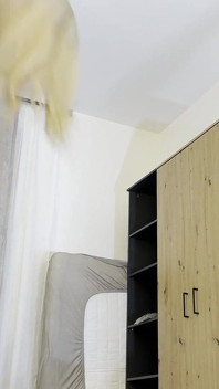 Žhavá a sexy soutěž holek v mini golfu v výzvě honění, aby se péro udělalo první hru