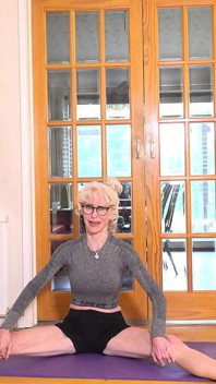 Auntjudys - gilf matură în formă Dee Lite - antrenament fierbinte de yoga