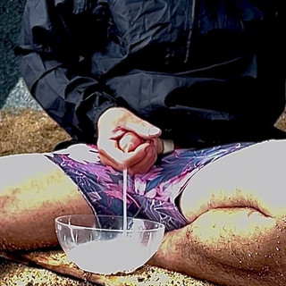 Hyperspermia: Ben Sahildeyim ve Tüm Boşalmaları Bir Kasede Topladım