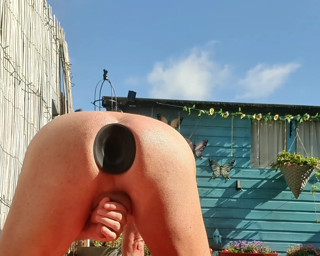 MaleModel: Dop de cur în grădină