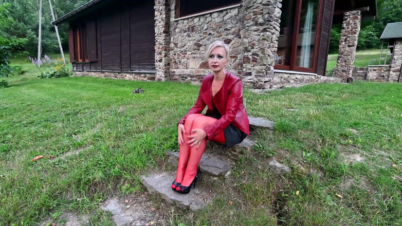 Wanilianna: 大きなラバーディルドを使った屋外アナルファック