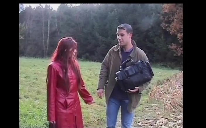 Absolute BDSM films - The original: 淫らなフェチの熟女は、シャワーで小便をしながら見られるのが大好きです