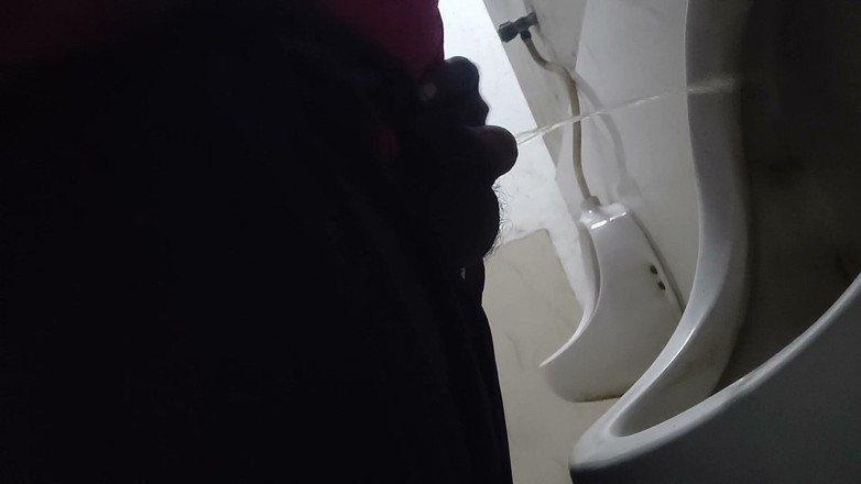 CarvingShovel: Tamil sikanie w publicznej toalecie i praca ręczna