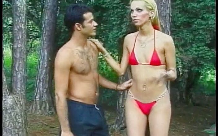 Hot TRANSformations: मस्त स्तनों वाली प्यारी युवा फेयर-बालों वाली ट्रॅनी giselle Davila को लकड़ी में गांड चुदाई करना पसंद है