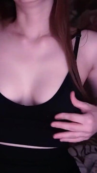 Orgasm cu tremurături puternice de la jocul cu sfârcurile - orgasm real cu sfârcuri