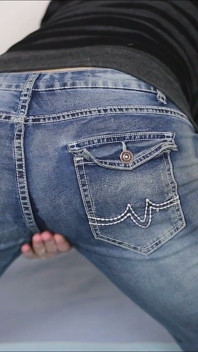 Blue Jeans Kencing