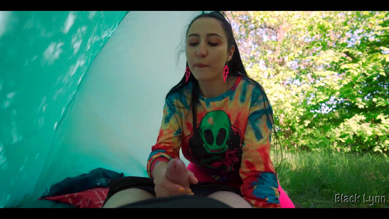 YSP Studio: Děvka hippie mě zdarma vyhonila ve svém stanu
