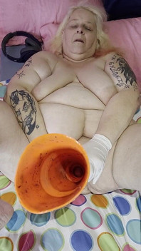 ¿Qué hace esa puta cachonda?