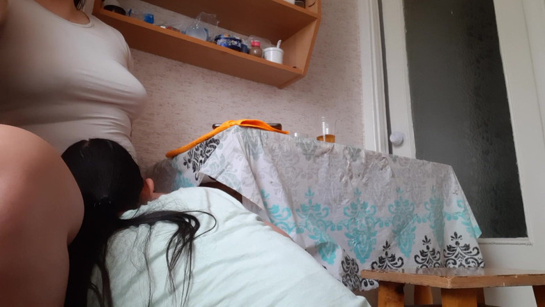 Lesbian-candys: Я плюю, а она лижет - лесбиянки-конфеты