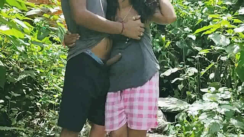 Uttar dinajpur: 印度农村继妹jangel me mangal户外性爱