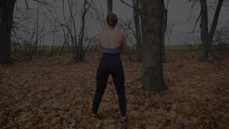 Teasecombo 4K: MiLF in forma in leggings neri attillati stuzzica il culo...