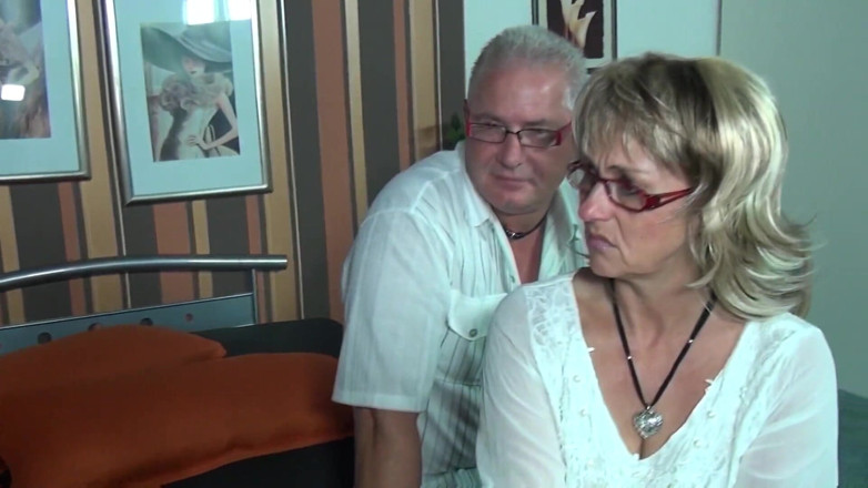 Swinger Friends Germany: Housewife always yodels during sex, something has to change