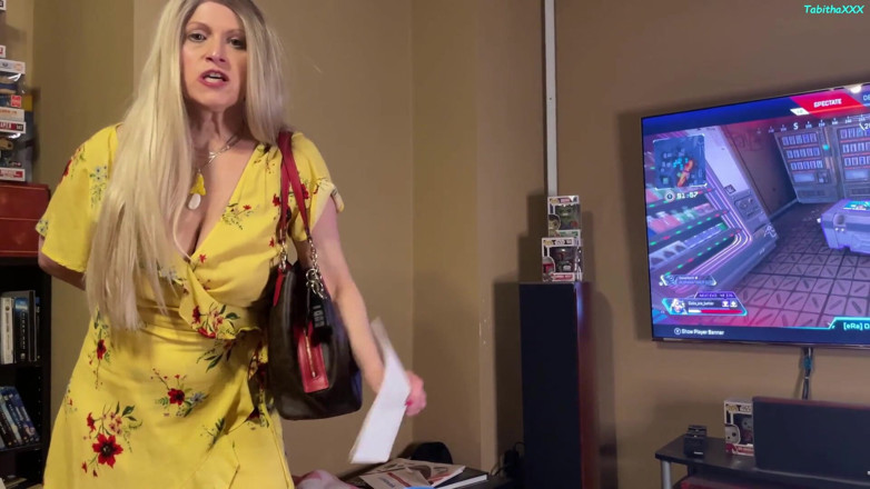 TabithaXXX: Giantess stepmom - shrinks slacker stepson 2 worship her body