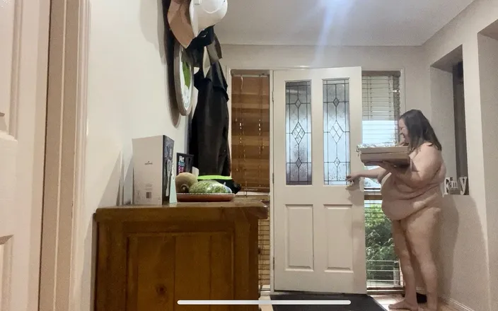 WeAreFukBunnies: Happy Pizza guy