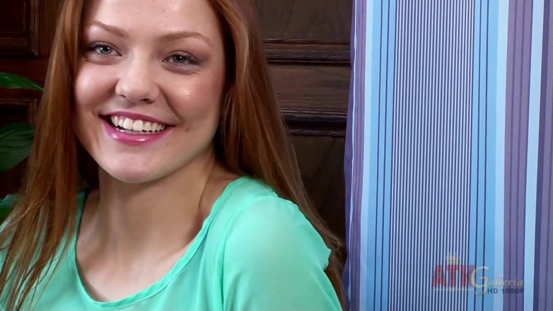 ATKIngdom Fans: Farrah Flower pone hitachi en su coño y se da...