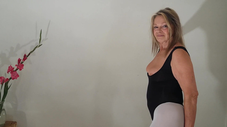 martinawest: Martina west in leggins bianchi